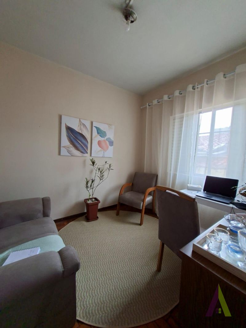 Casa Térrea no Centro de São Roque! 