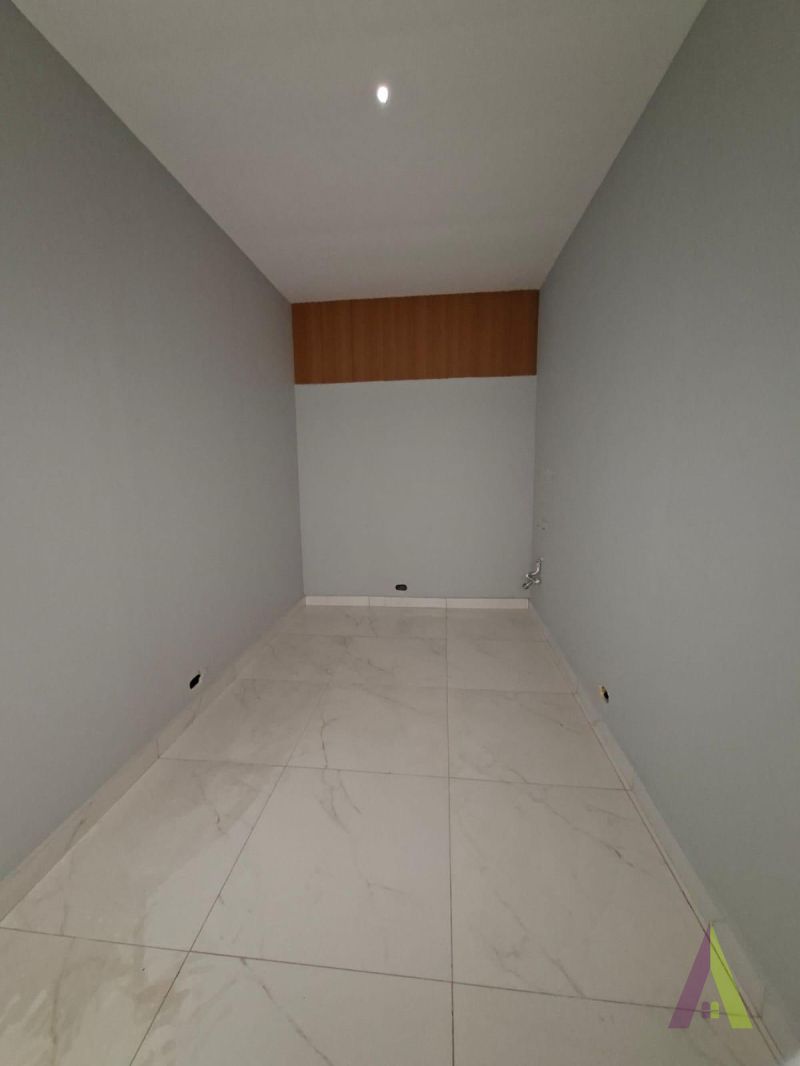 Sobrado Comercial no Centro de São Roque!