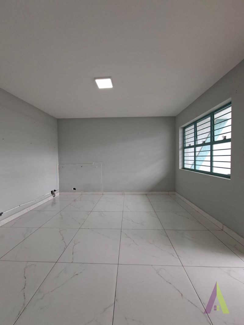 Sobrado Comercial no Centro de São Roque!