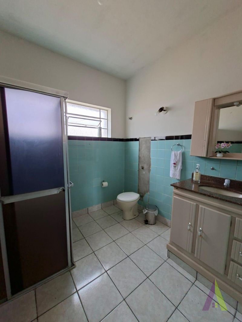 Casa Térrea no Centro de São Roque! 