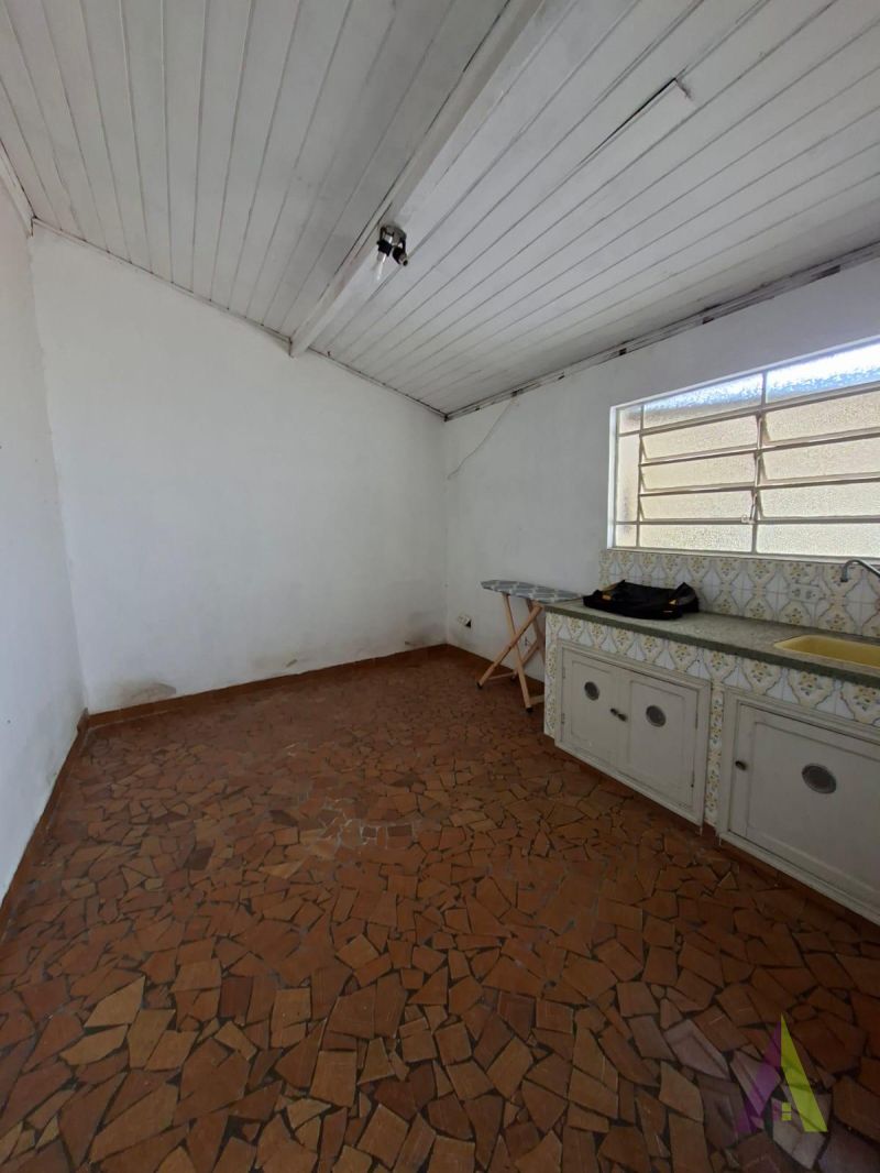 Casa Térrea no Centro de São Roque! 