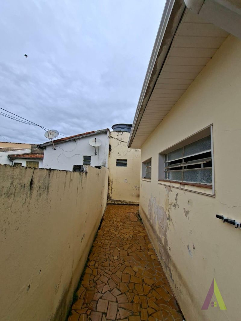 Casa Térrea no Centro de São Roque! 