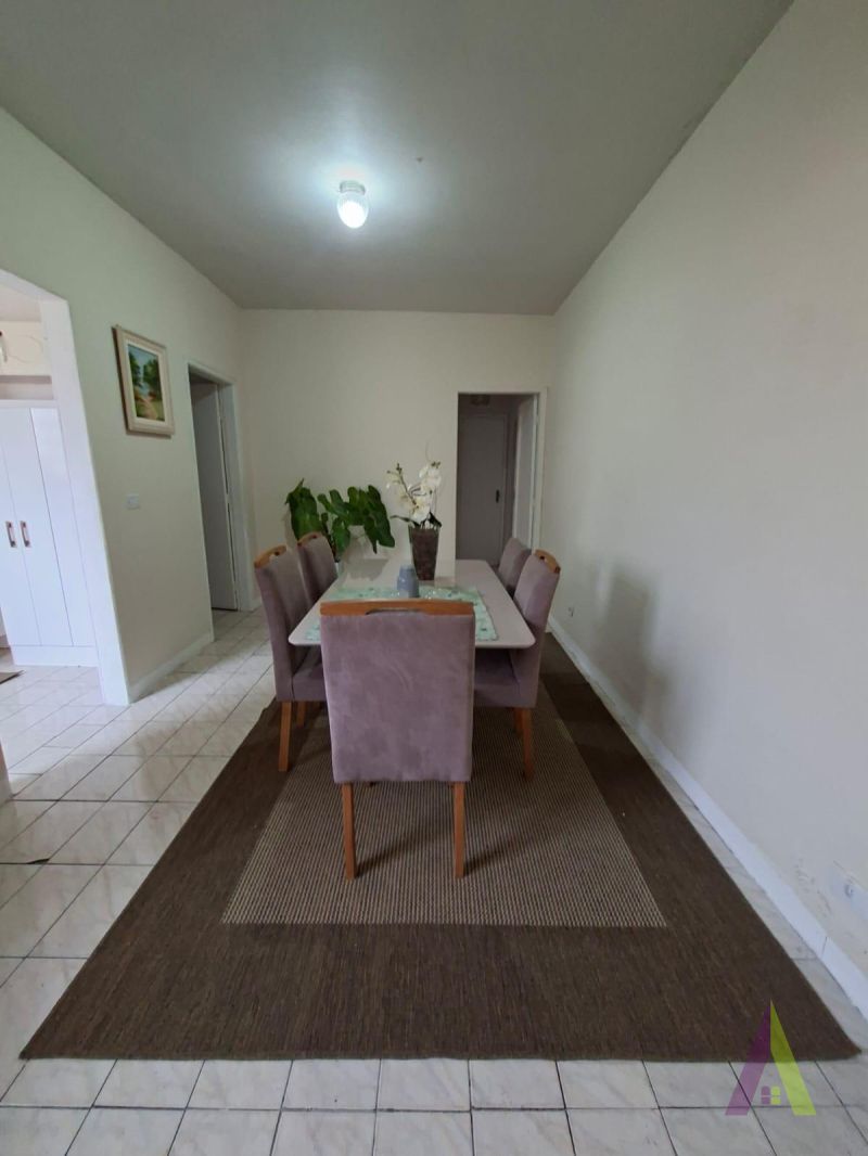 Casa Térrea no Centro de São Roque! 