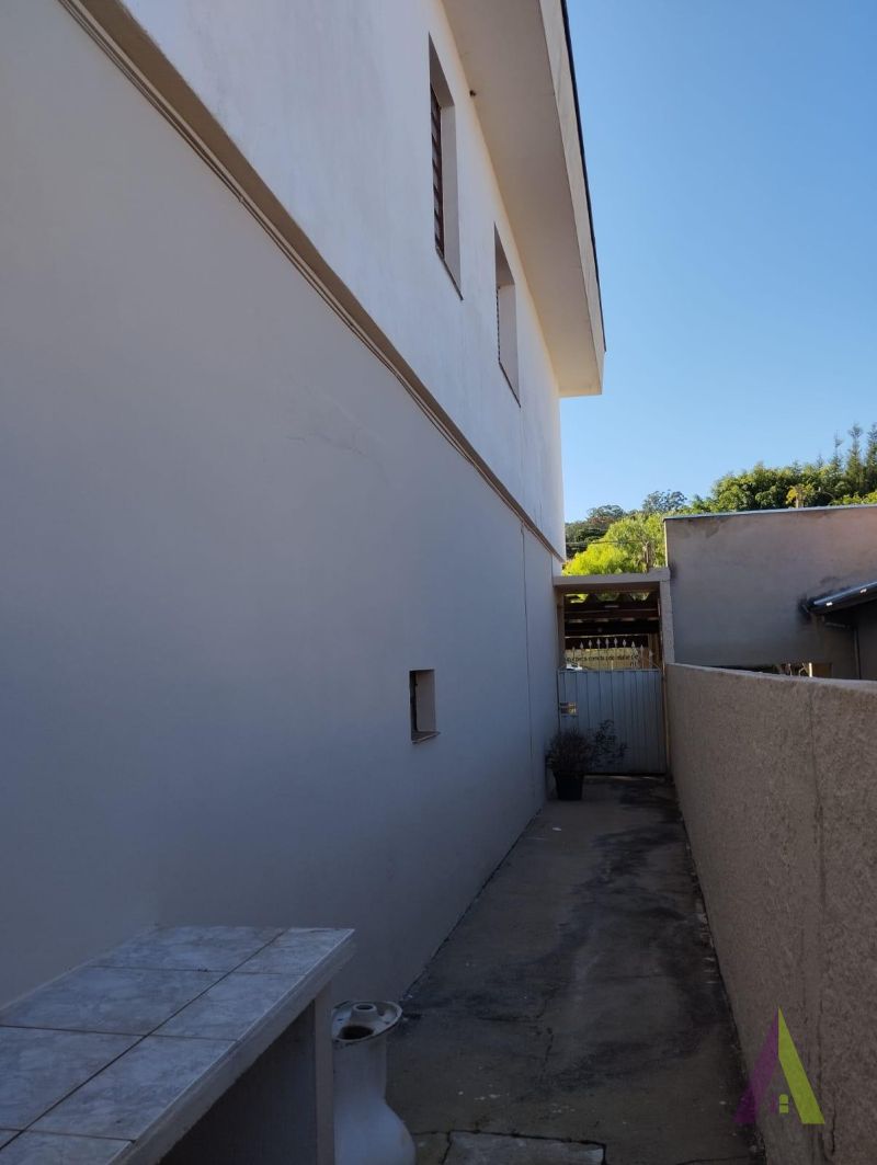 Sobrado no Centro de São Roque!