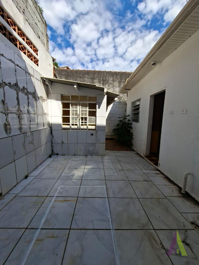 Casa Térrea em Bairro Tradicional de São Roque! 