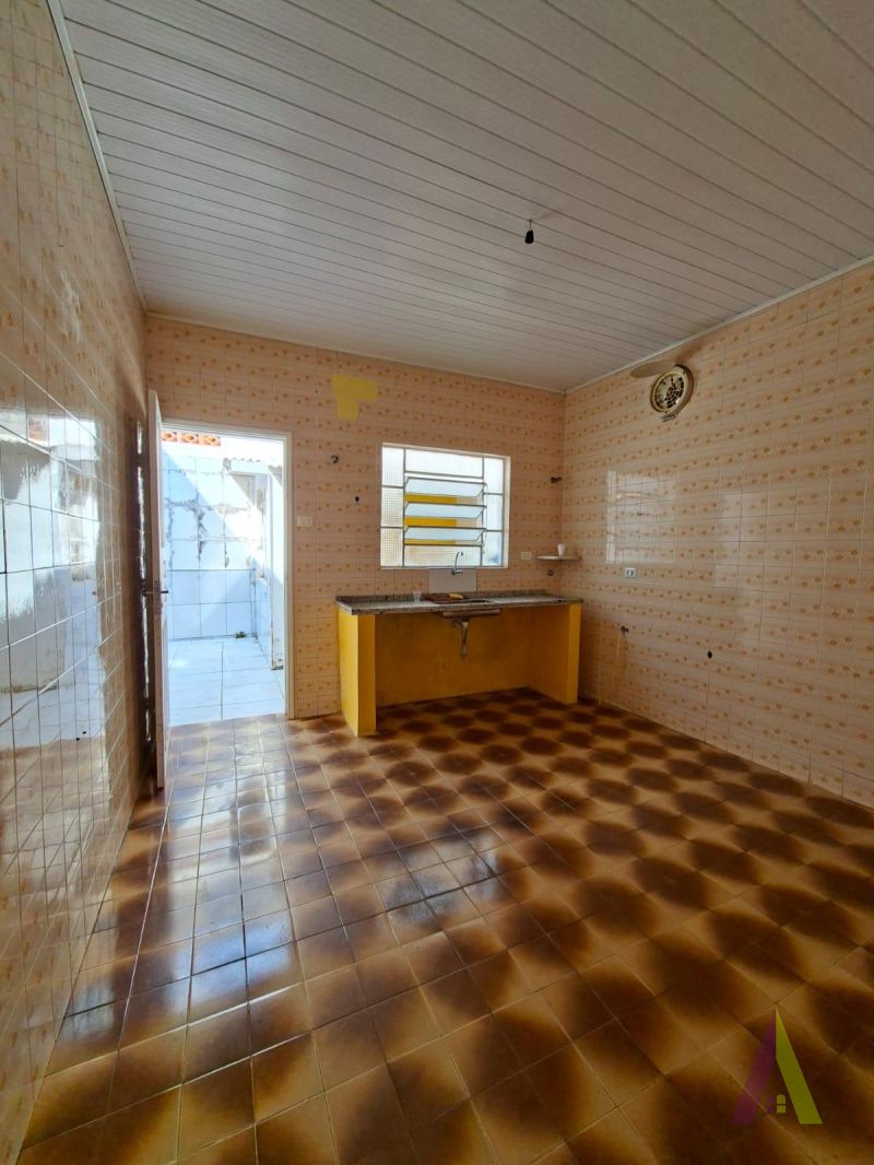 Casa Térrea em Bairro Tradicional de São Roque! 