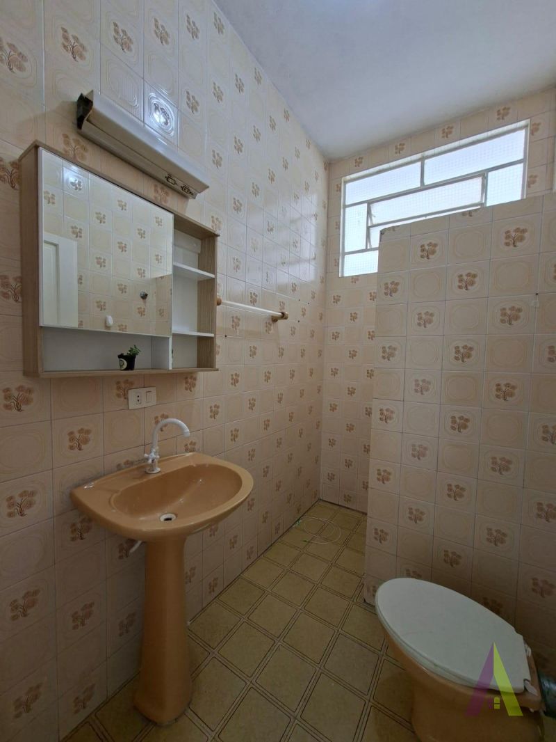 Casa Térrea em Bairro Tradicional de São Roque! 