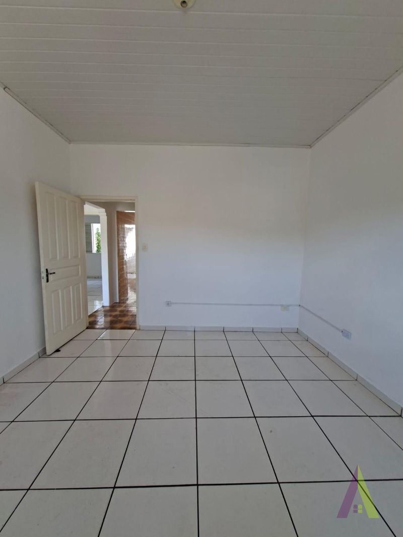 Casa Térrea em Bairro Tradicional de São Roque! 