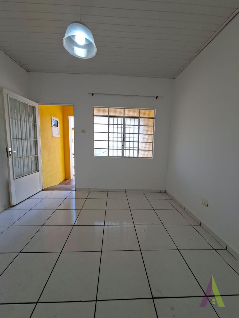 Casa Térrea em Bairro Tradicional de São Roque! 