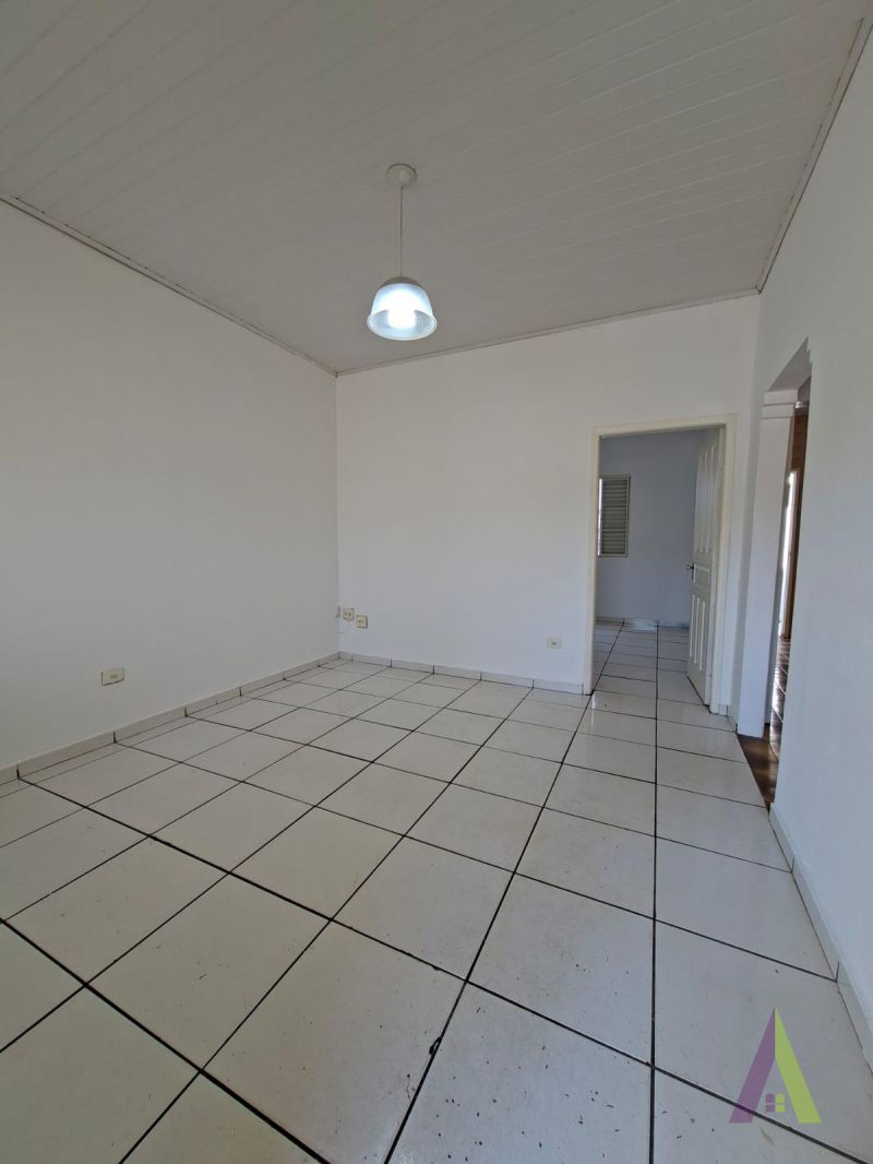 Casa Térrea em Bairro Tradicional de São Roque! 