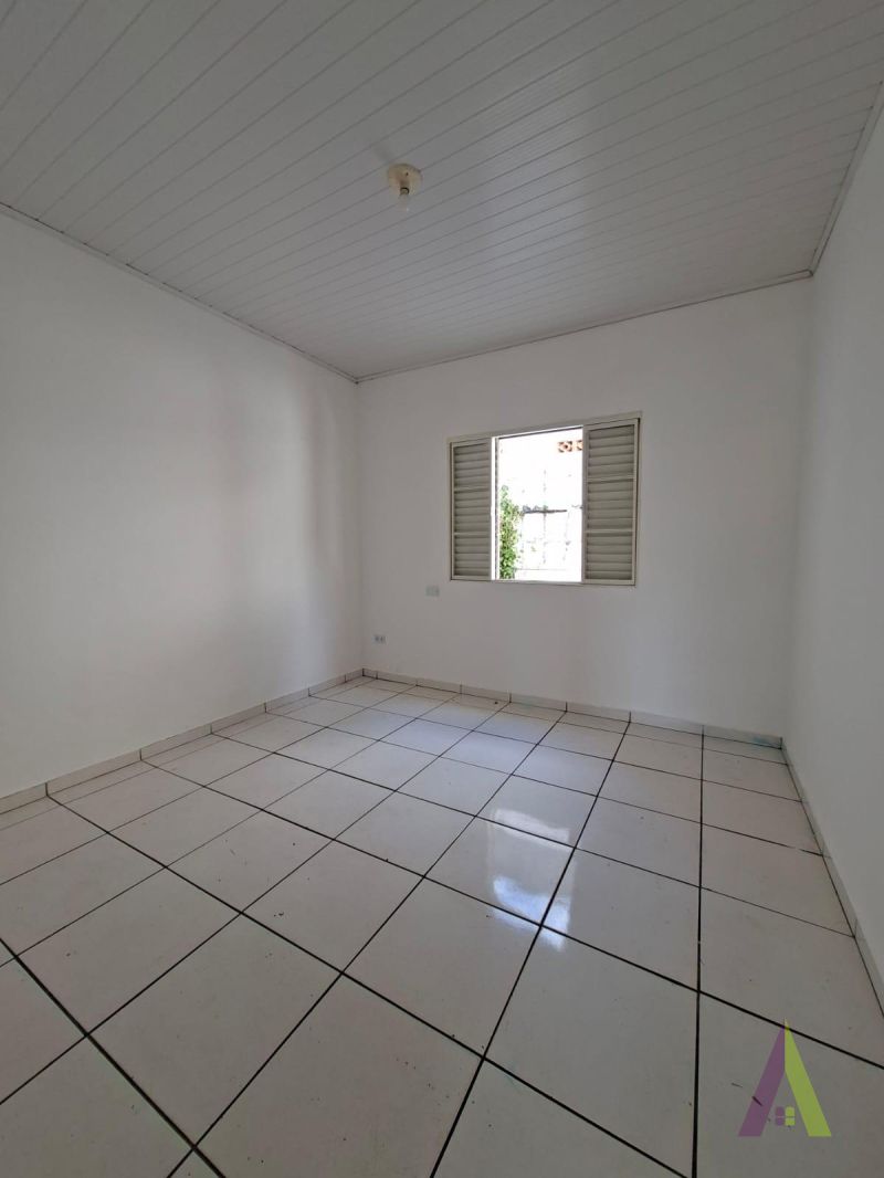 Casa Térrea em Bairro Tradicional de São Roque! 