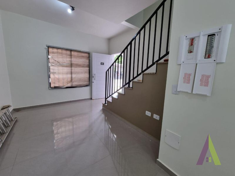 Sobrado Novo em Condomínio Fechado de São Roque! 