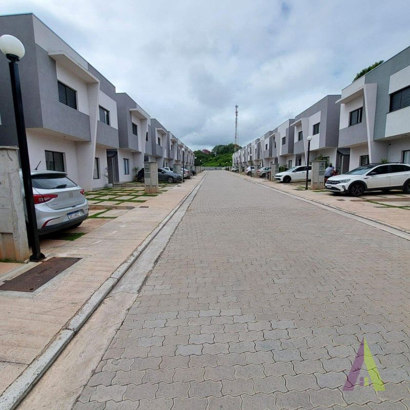 Sobrado Novo em Condomínio Fechado de São Roque! 