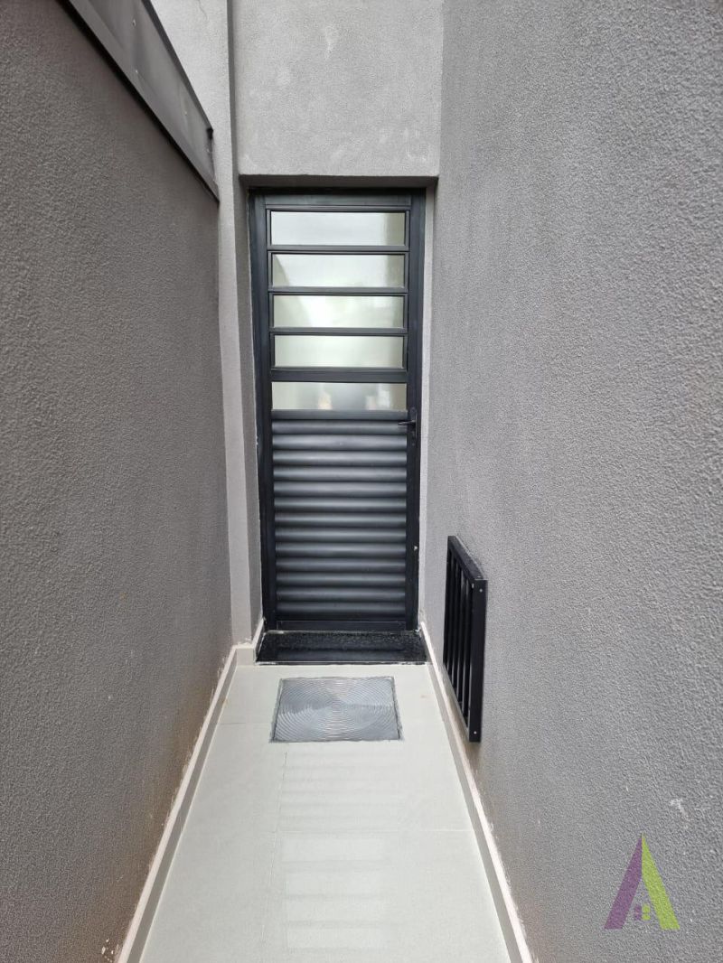 Sobrado Novo em Condomínio Fechado de São Roque! 