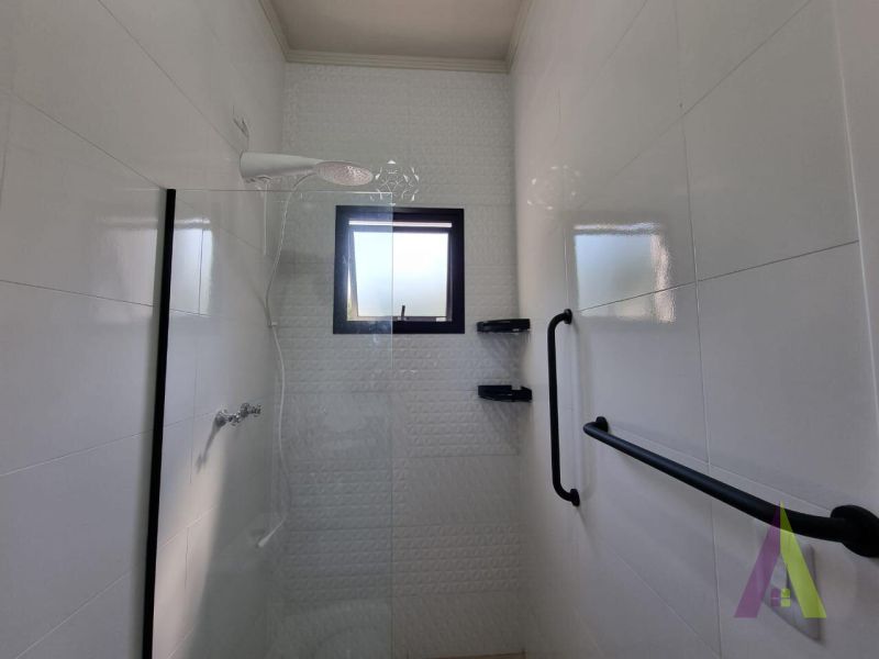 Sobrado Novo em Condomínio Fechado de São Roque! 