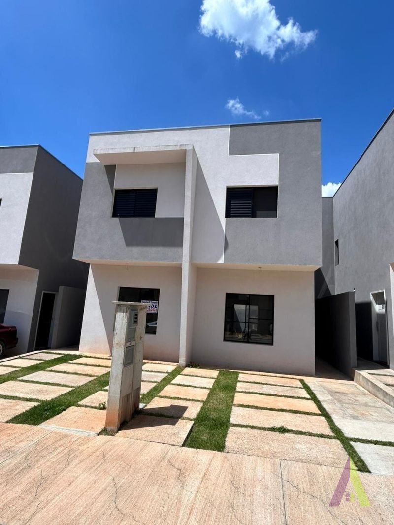 Sobrado Novo em Condomínio Fechado de São Roque! 