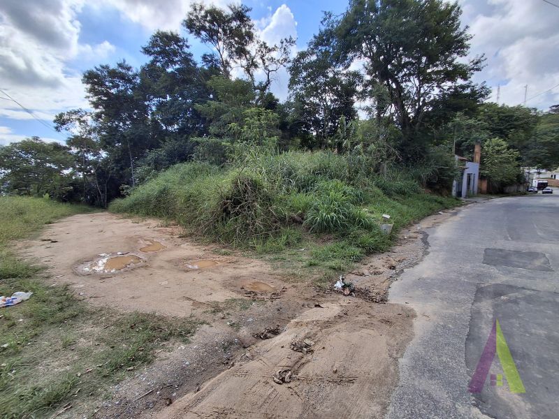 Terreno à venda em bairro tradicional de São Roque!