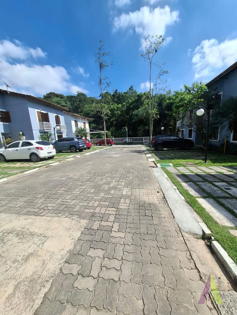 Sobrado em Condomínio Fechado em Cotia!