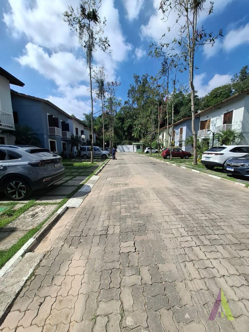 Sobrado em Condomínio Fechado em Cotia!