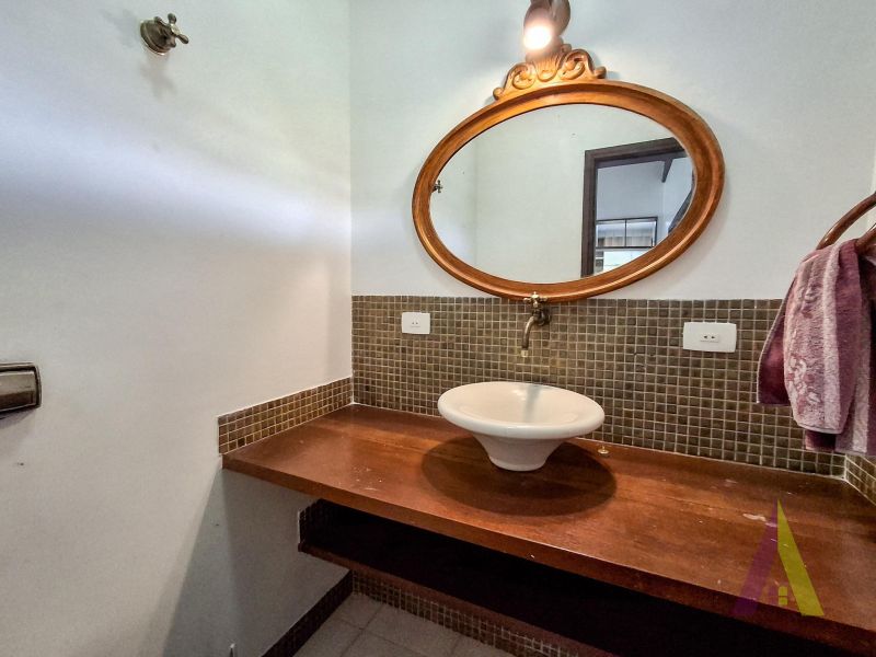 Casa de Alto Padrão em Condomínio com Lago em São Roque!