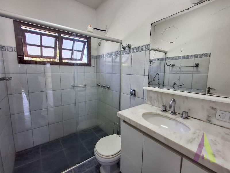 Casa de Alto Padrão em Condomínio com Lago em São Roque!