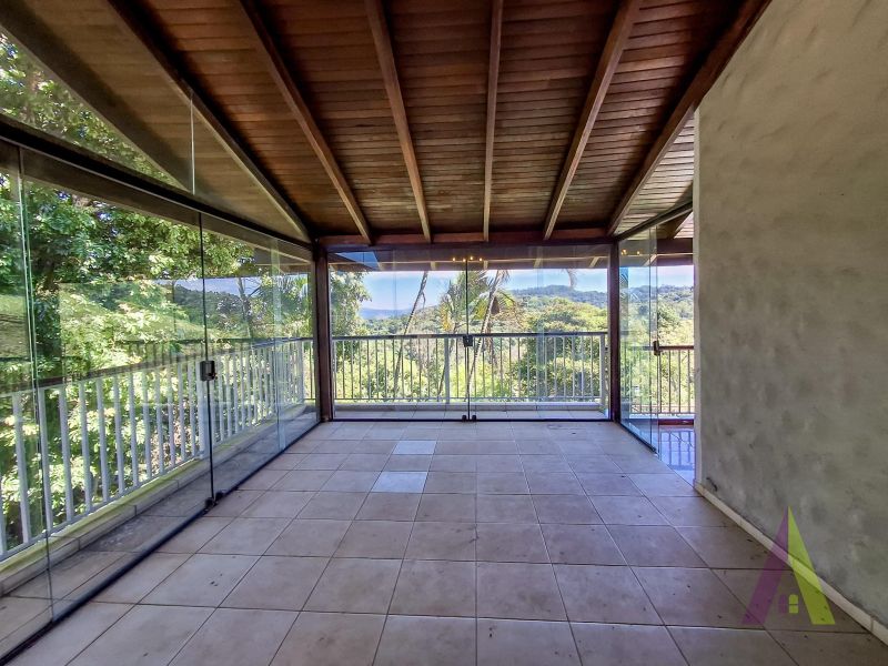 Casa de Alto Padrão em Condomínio com Lago em São Roque!