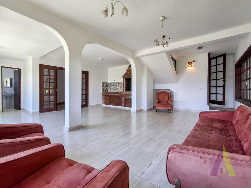 Casa de Alto Padrão em Condomínio com Lago em São Roque!