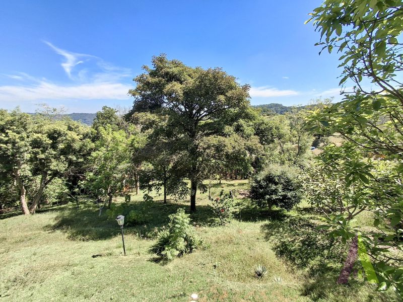 Casa de Alto Padrão em Condomínio com Lago em São Roque!