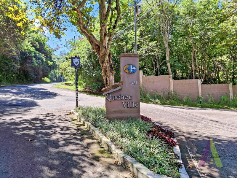 Casa de Alto Padrão em Condomínio com Lago em São Roque!