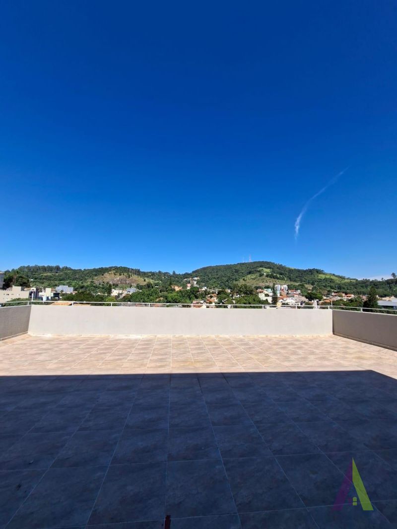 Kitnet no Centro de São Roque! 