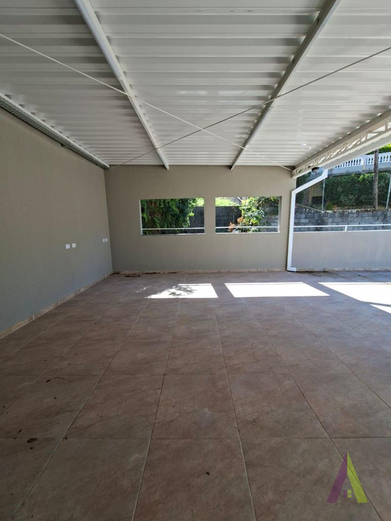 Kitnet no Centro de São Roque! 