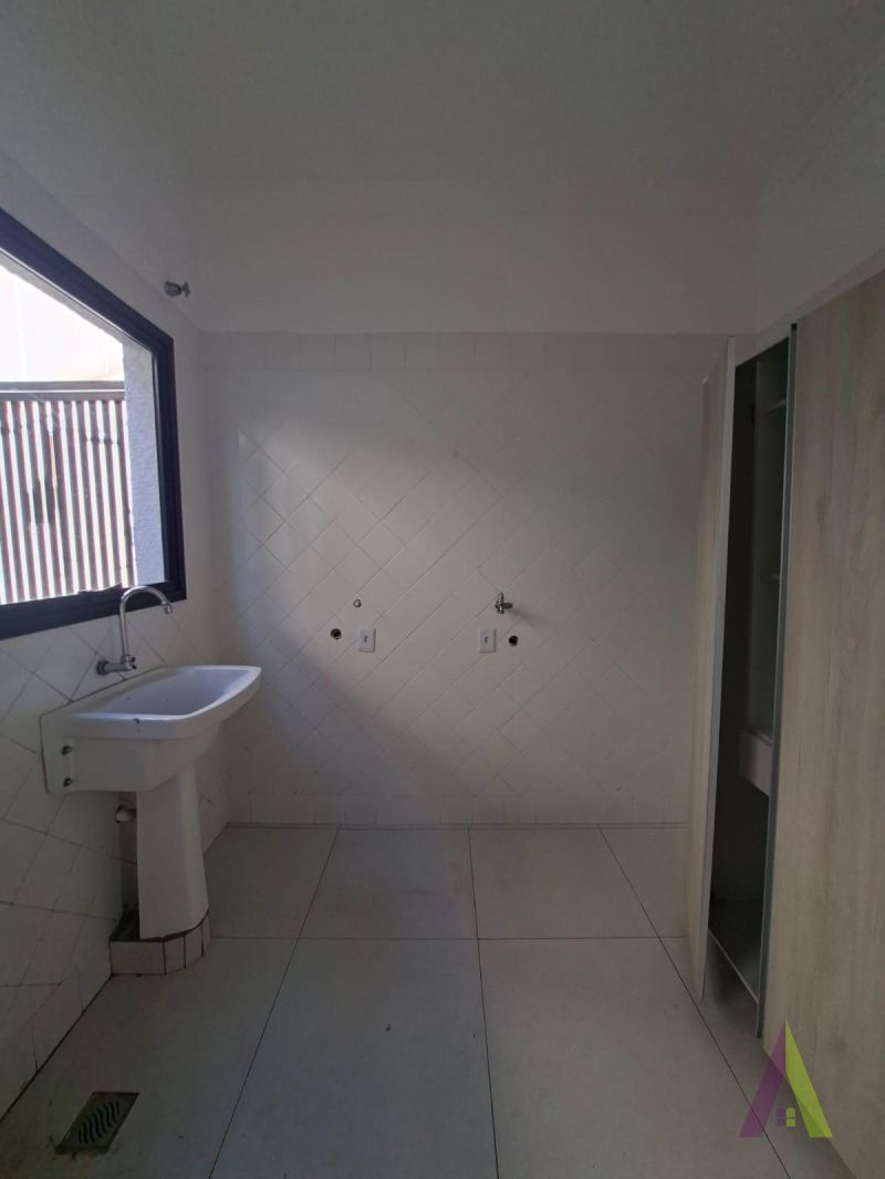 Casa em Condomínio Fechado com Área Gourmet em São Roque!