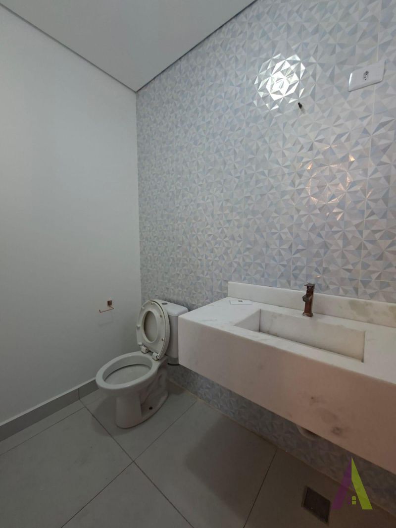 Casa em Condomínio Fechado com Área Gourmet em São Roque!