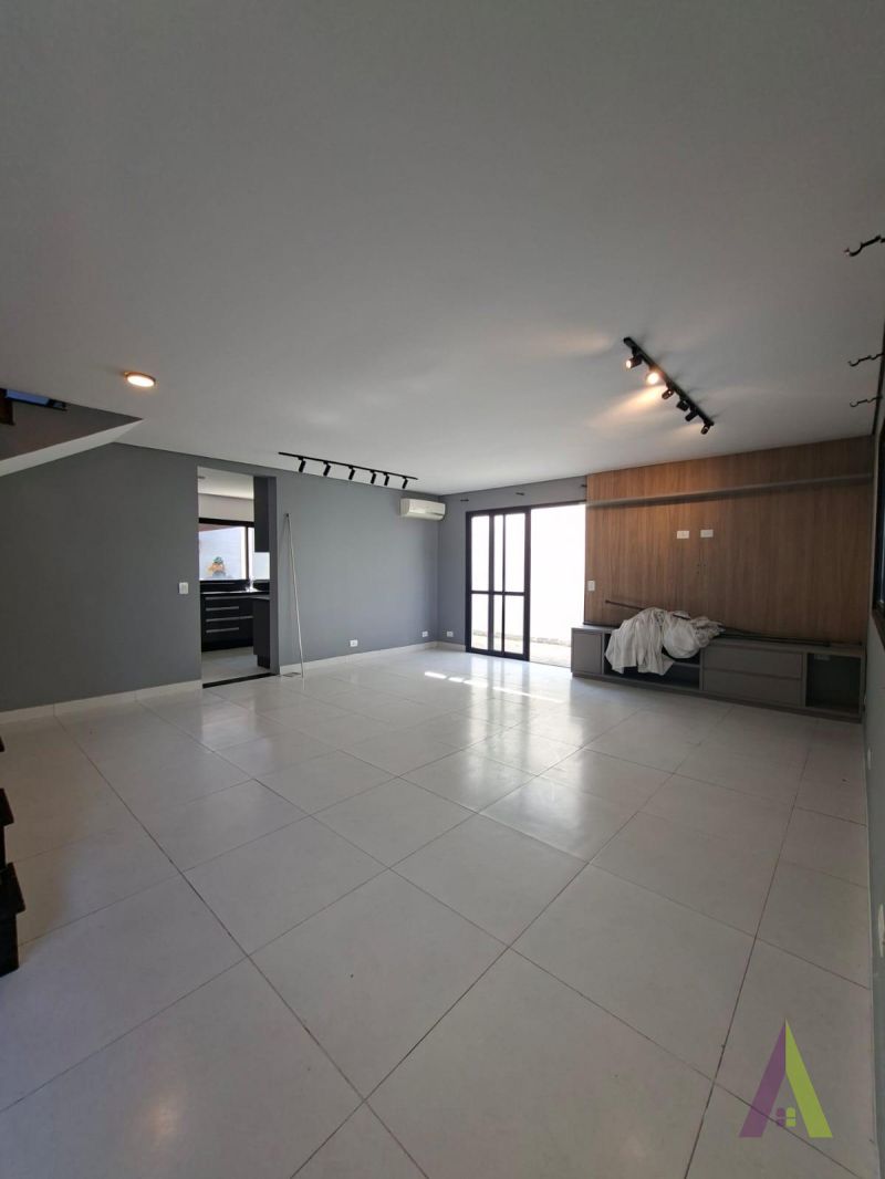 Casa em Condomínio Fechado com Área Gourmet em São Roque!