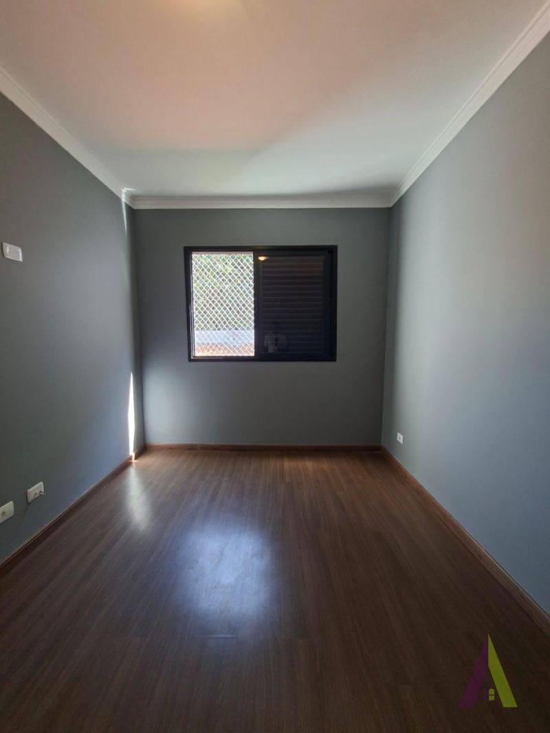 Casa em Condomínio Fechado com Área Gourmet em São Roque!