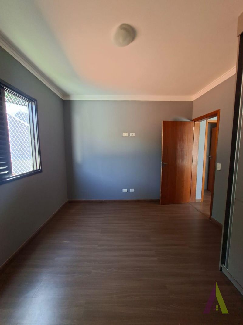 Casa em Condomínio Fechado com Área Gourmet em São Roque!