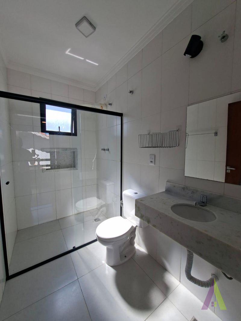 Casa em Condomínio Fechado com Área Gourmet em São Roque!