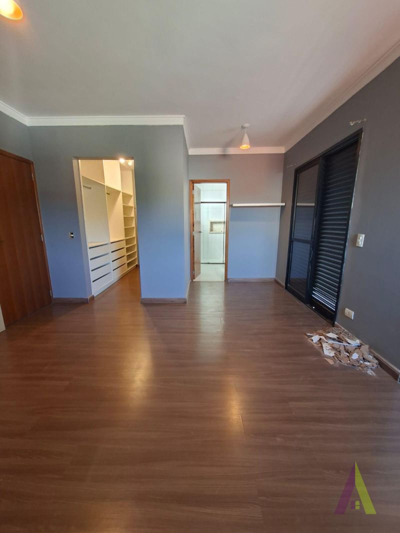 Casa em Condomínio Fechado com Área Gourmet em São Roque!