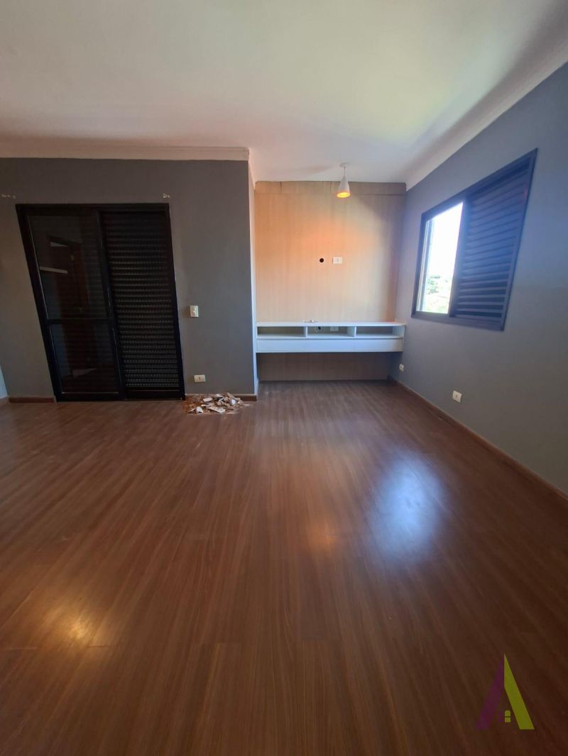 Casa em Condomínio Fechado com Área Gourmet em São Roque!