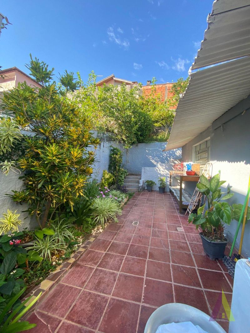 Sobrado Próximo ao Centro de São Roque!