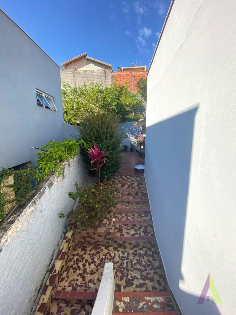 Sobrado Próximo ao Centro de São Roque!