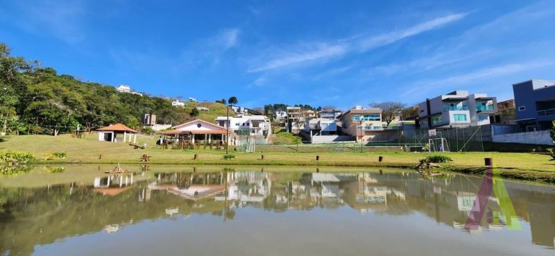 Dois Lotes em Condomínio de Alto Padrão em São Roque!