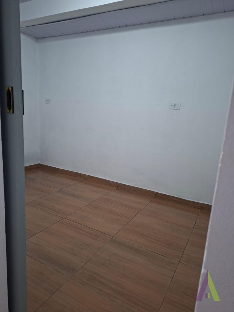 Casa Térrea Próximo ao Centro de São Roque!  