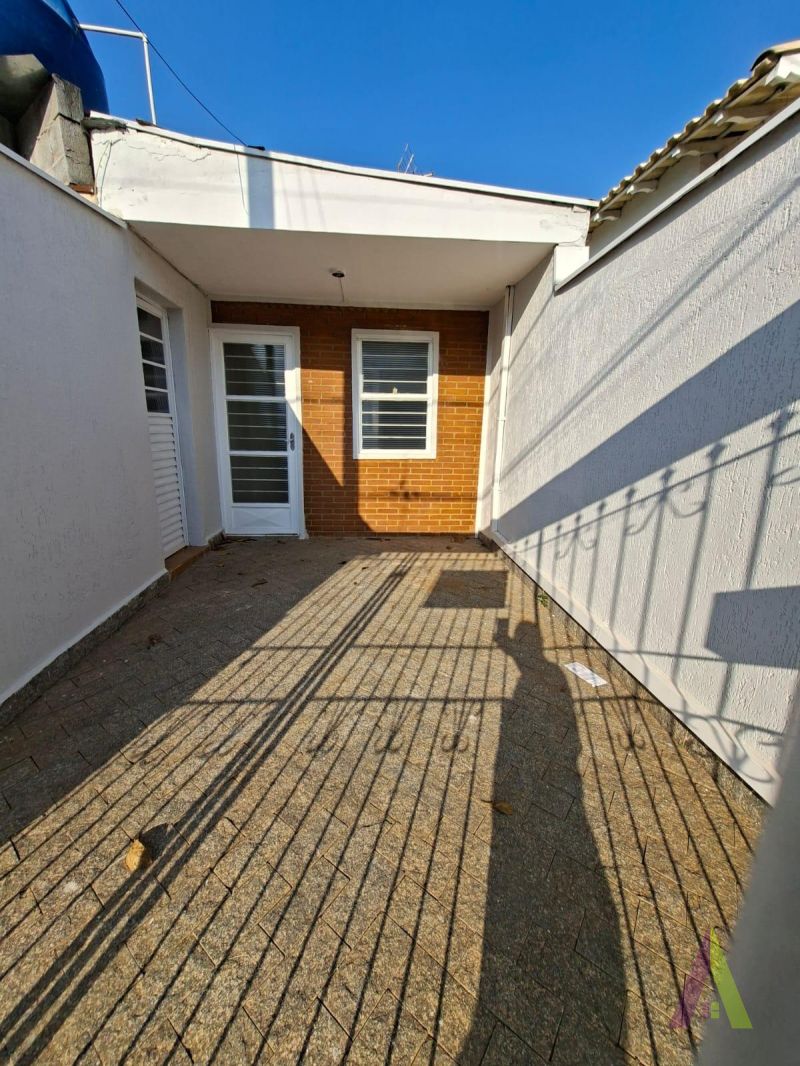 Casa Térrea no Centro De São Roque!
