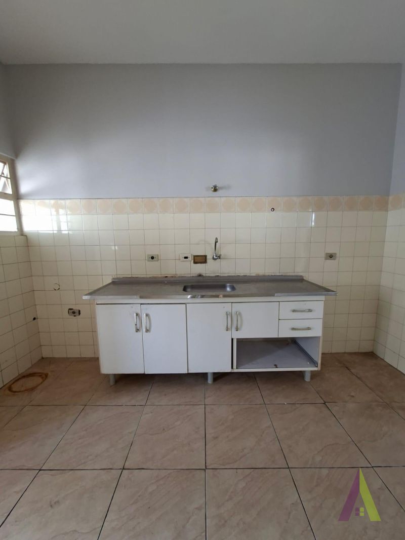 Casa Térrea no Centro De São Roque!