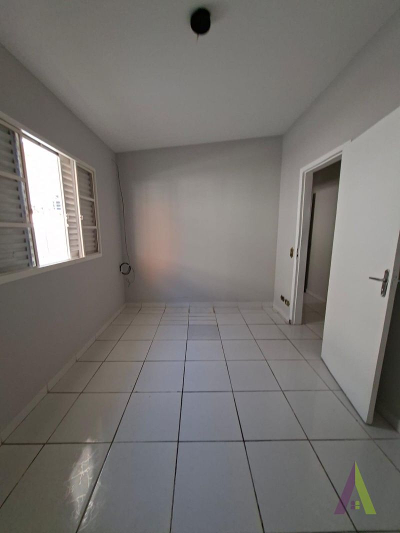Casa Térrea no Centro De São Roque!
