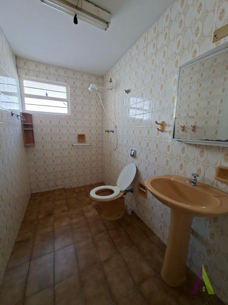 Casa Térrea no Centro De São Roque!