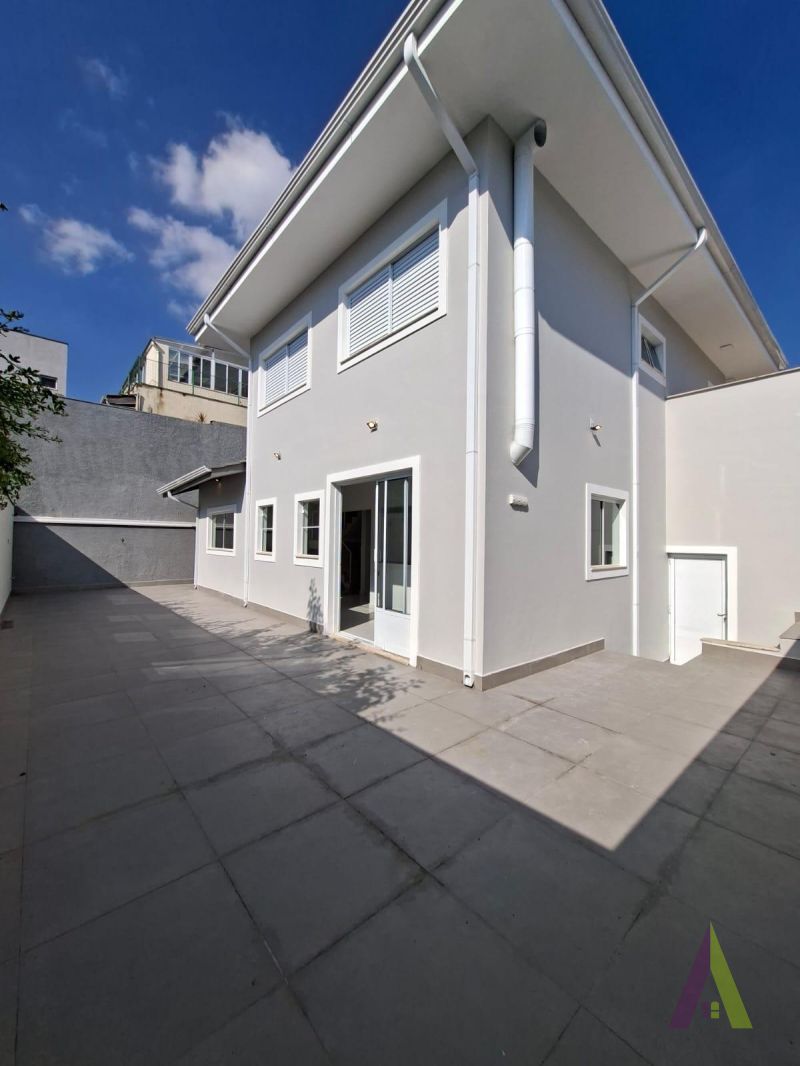 Casa em Condomínio Fechado de São Roque!