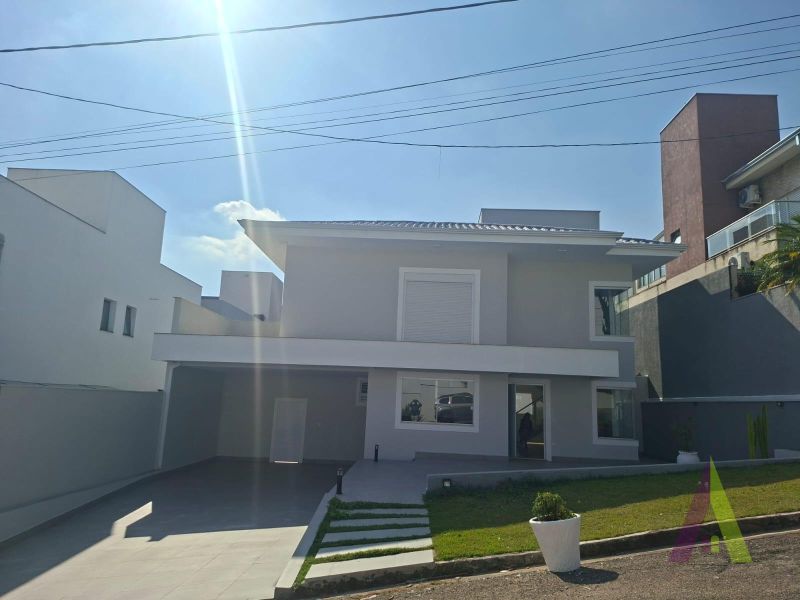 Casa em Condomínio Fechado de São Roque!