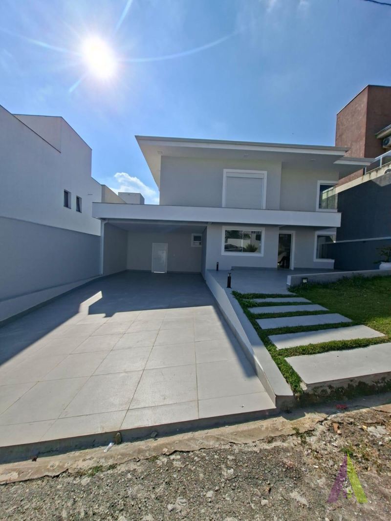 Casa em Condomínio Fechado de São Roque!